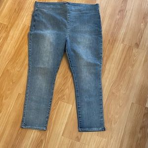 Ladies NYDJ full length tapered leg jeans